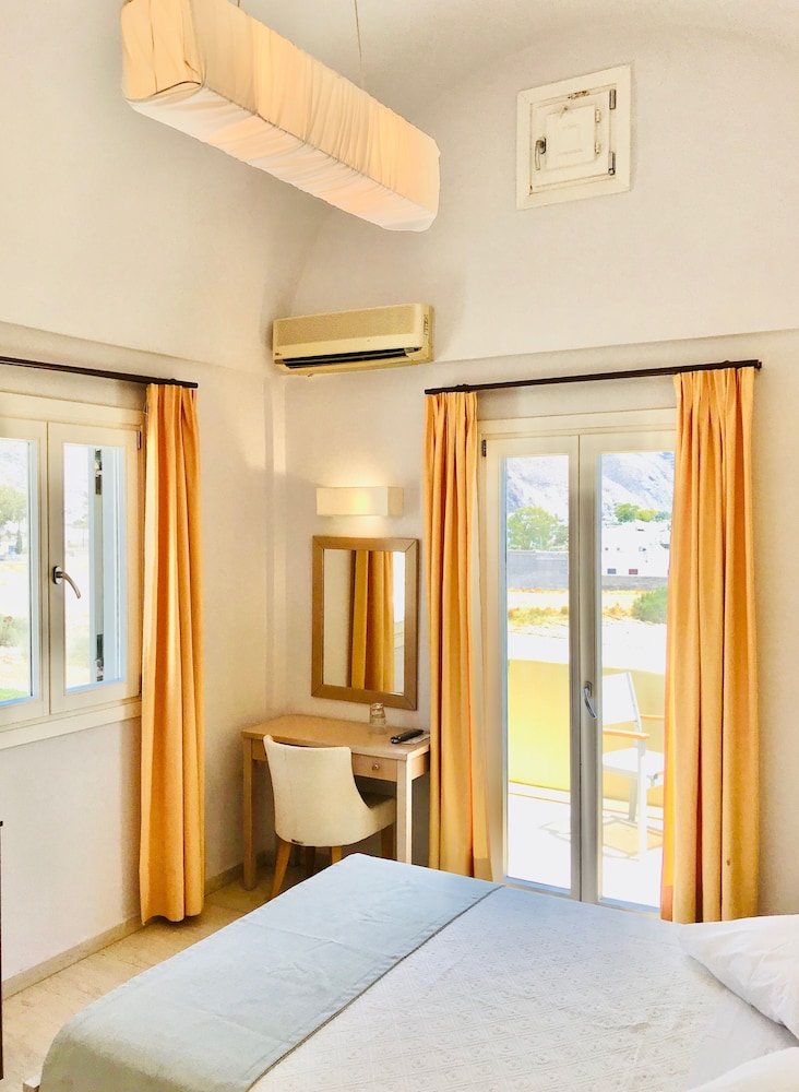 Thera Mare Resort 7/56