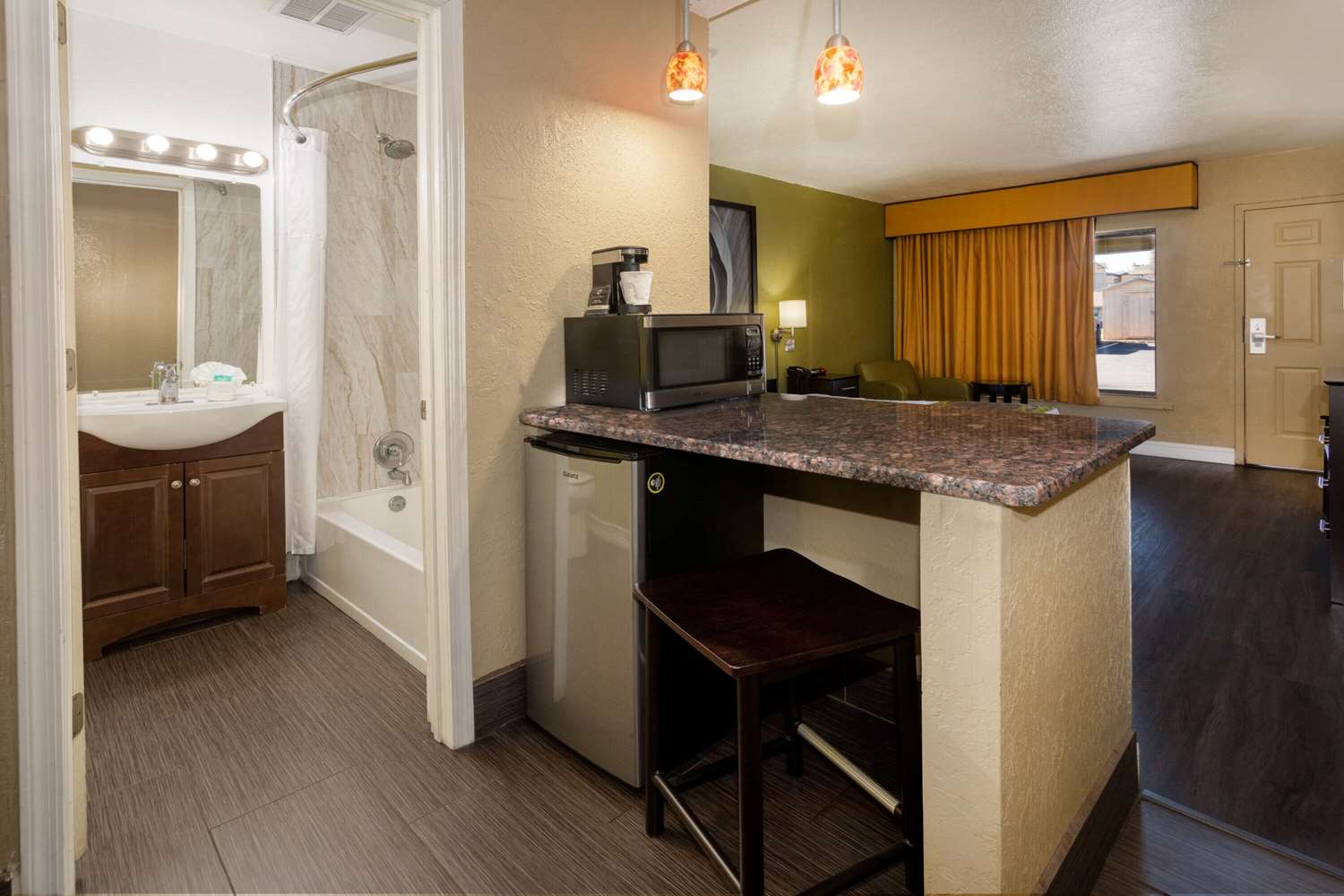 Super 8 by Wyndham NAU/Downtown Conference Center 11/30