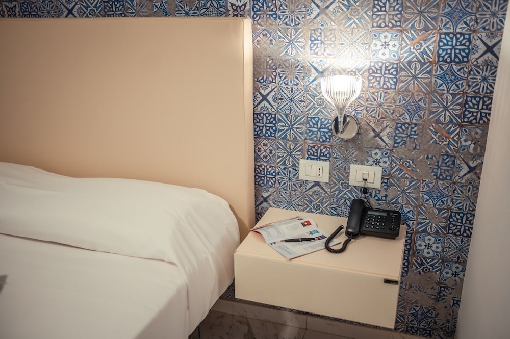 Nautilus Hotel 12/50