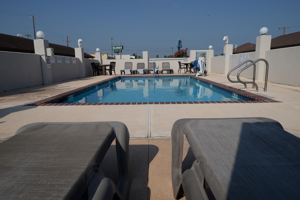 Port Isla Inn 5/53