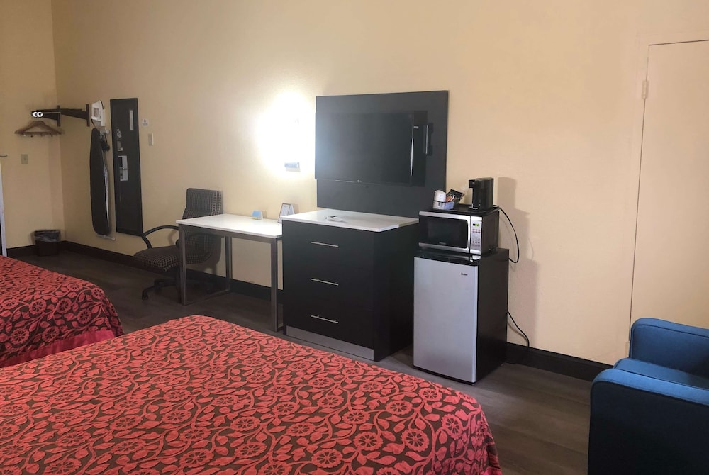 Days Inn By Wyndham Grove City Columbus South 22/27