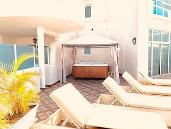 Flamingo Suites 36/50