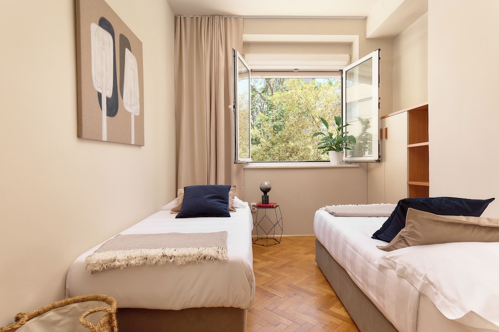Hotel Royal Suites 35/73