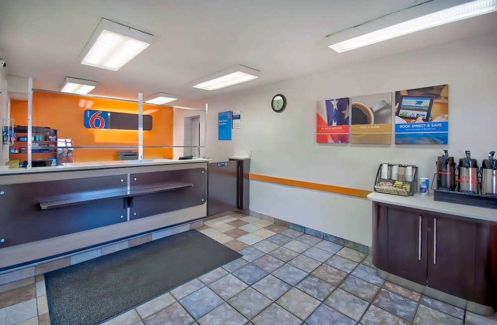 Motel6 Warren, MI - Detroit East 10/54