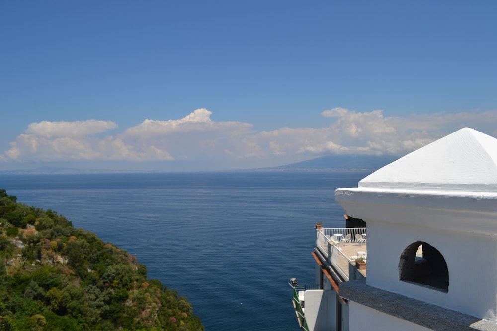Boutique Hotel Helios - Adults Only 65/74