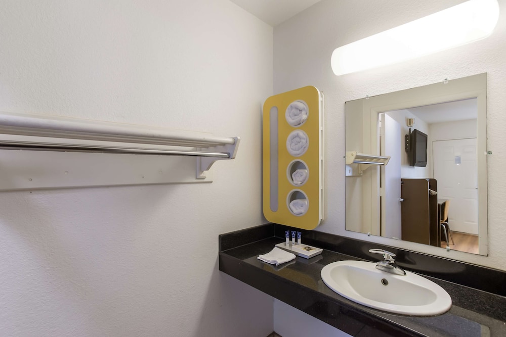 Americas Best Value Inn Bowling Green 20/28