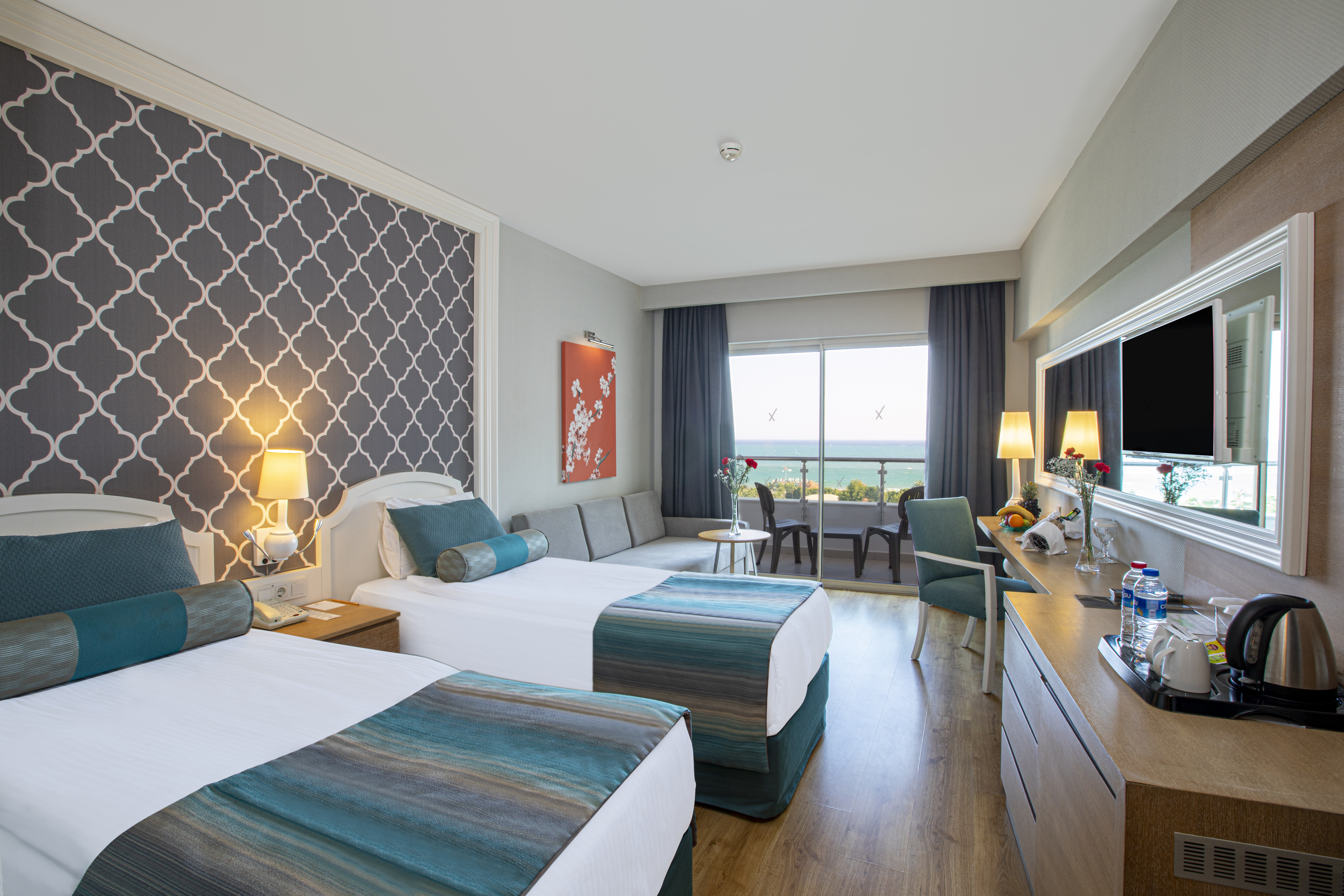 Deluxe, Double Bed, Lateral Side Sea View