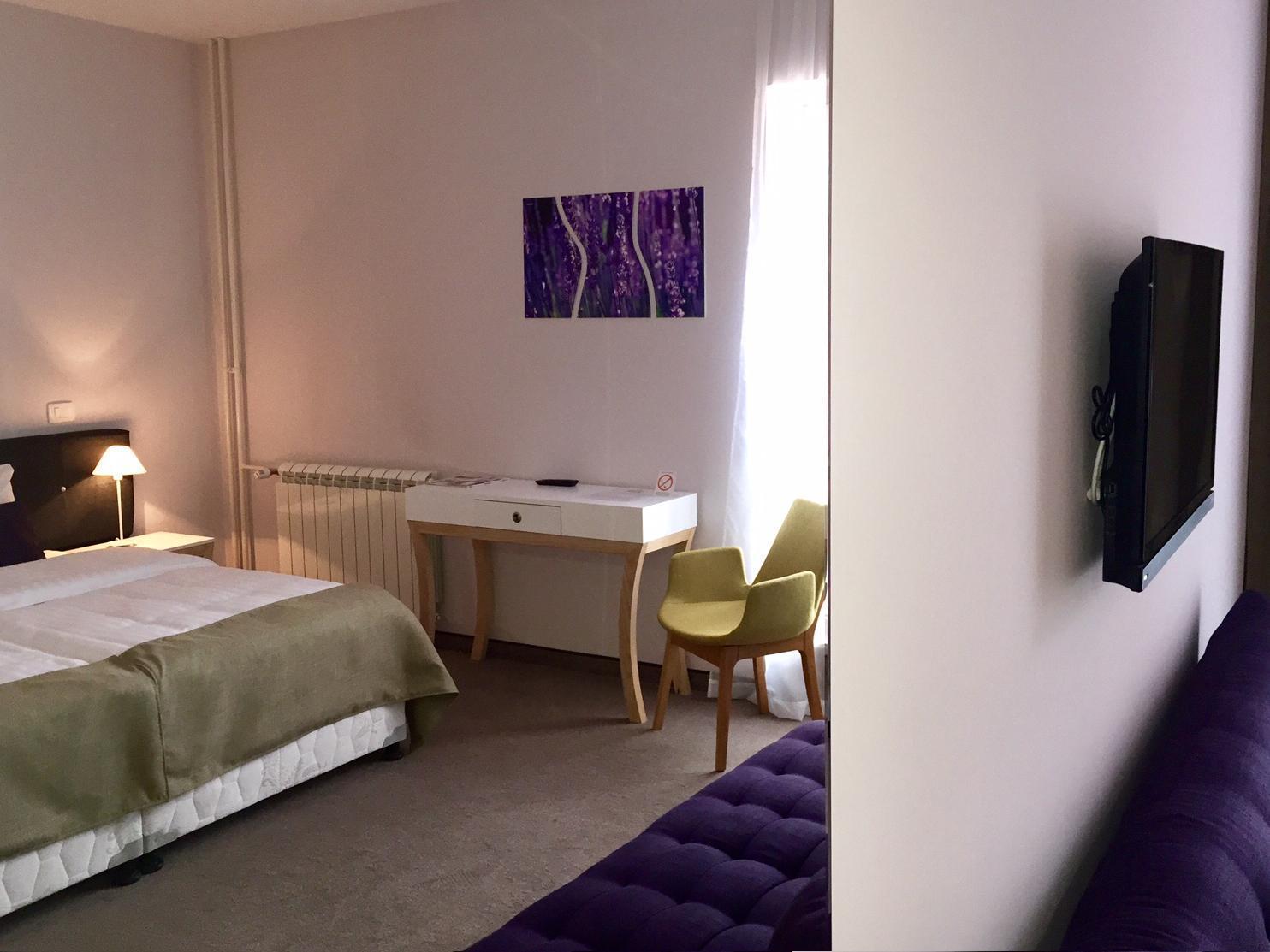 Family, Twin Beds, 3 Double Beds