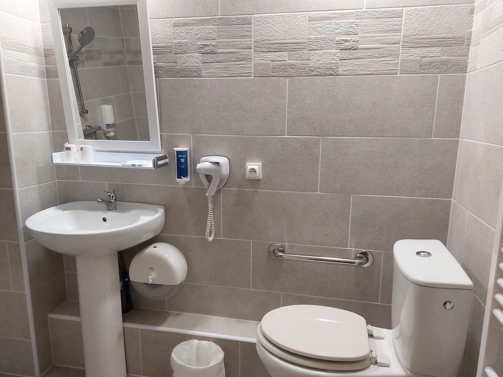 Brit Hotel Bosquet 50/50