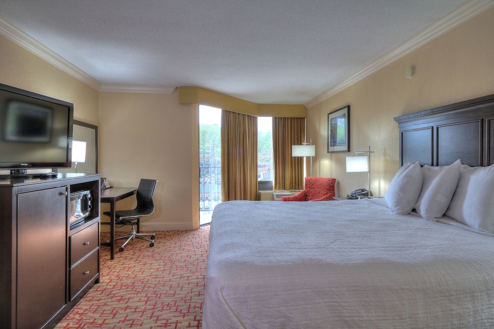 ROOM, KING BED, RIVER VIEW