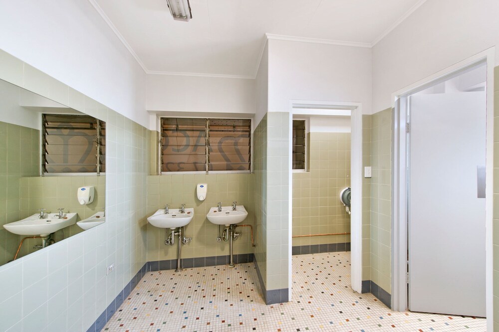 Upper Ross Hotel 18/19