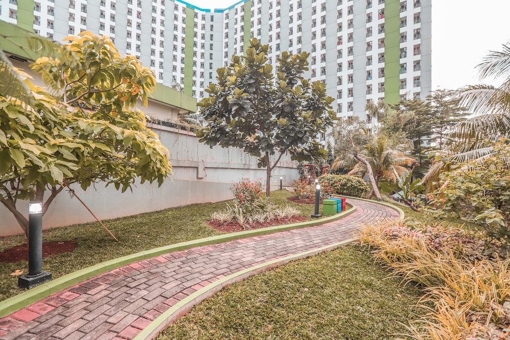 OYO 498 Green Lake View Ciputat 61/65
