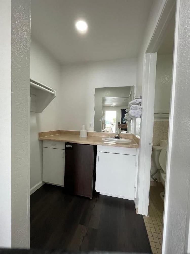 Palms Inn & Suites 23/50