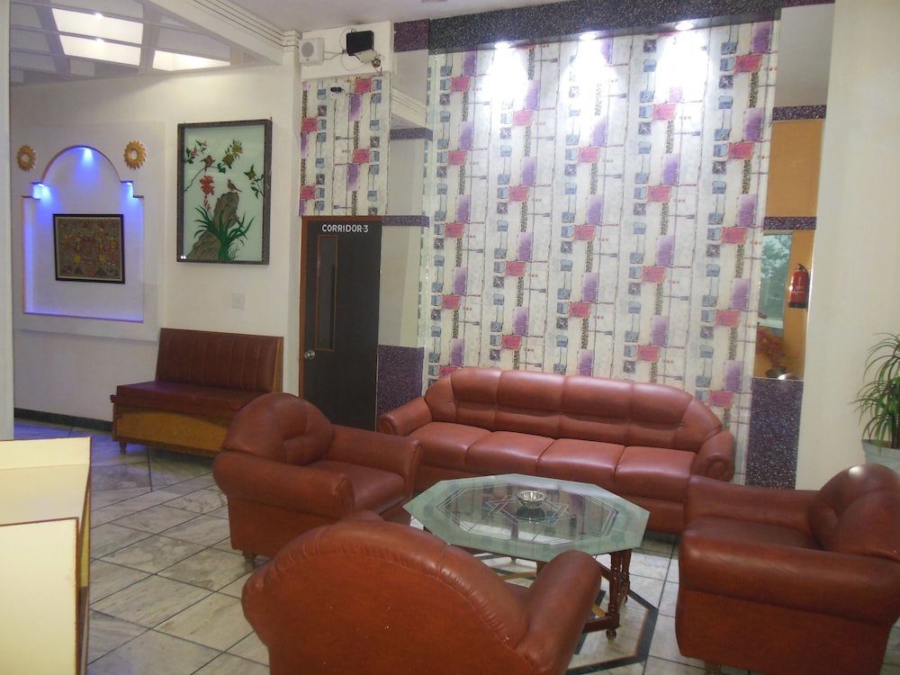 TAJ PLAZA HOTEL 29/51