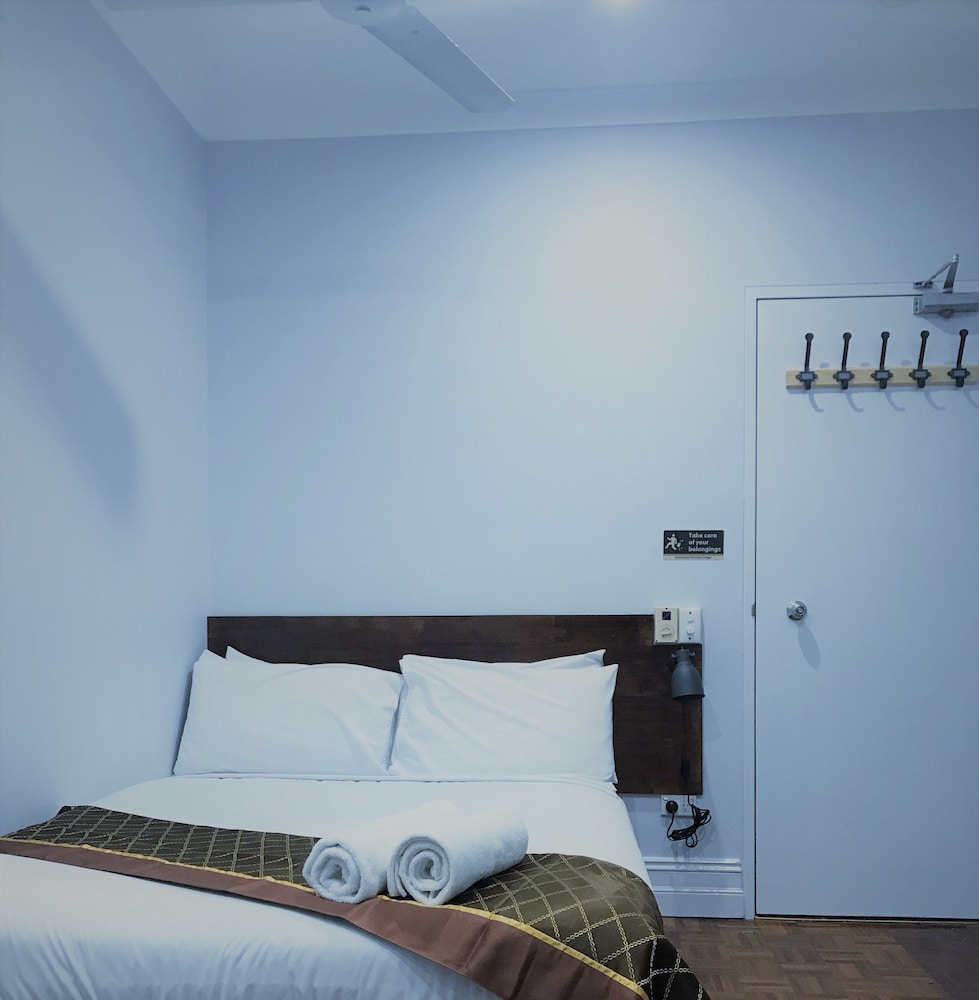 Newtown Cozystays 12/60