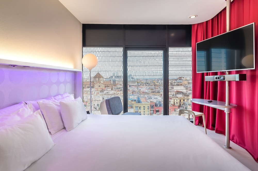 Deluxe, City View