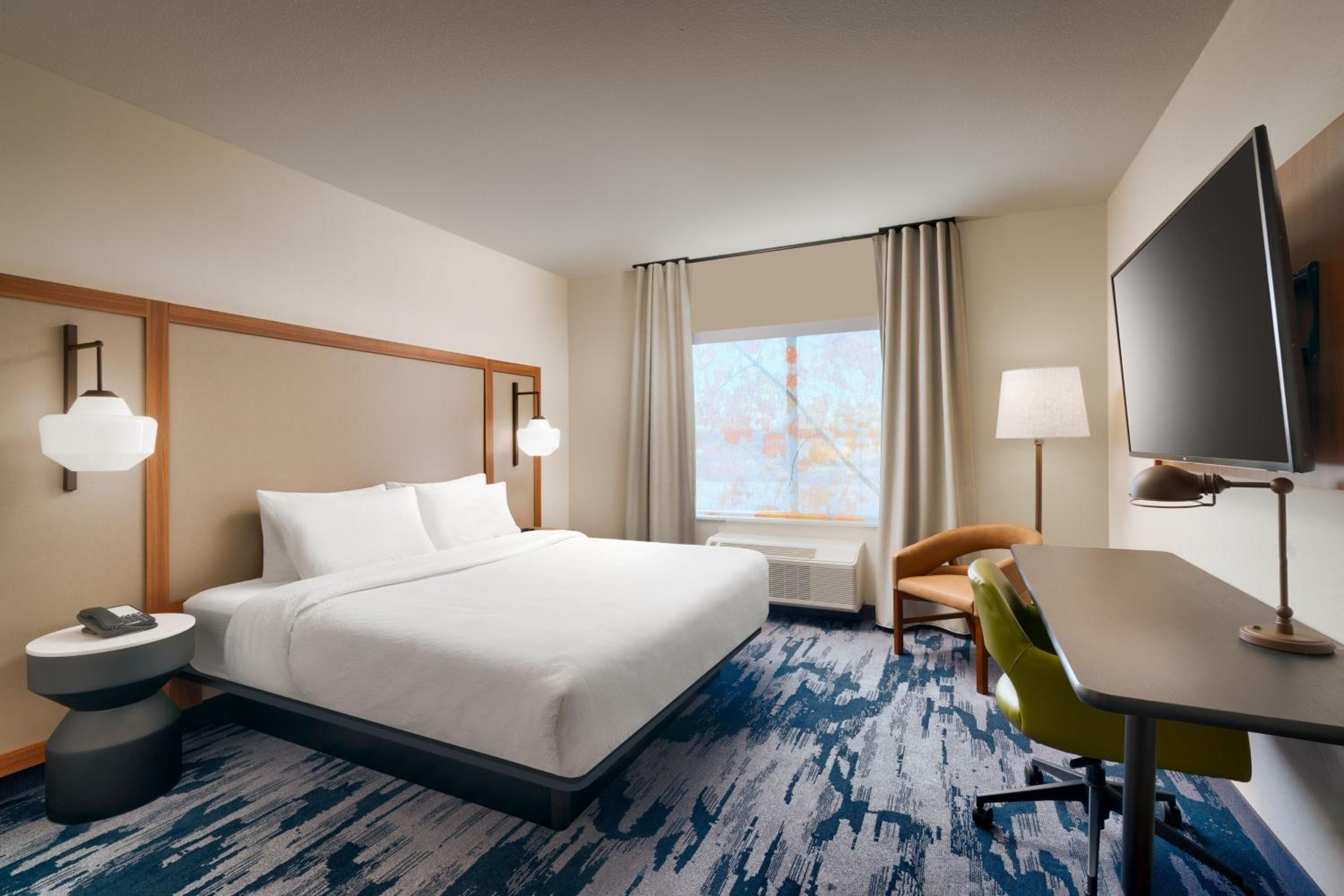 Room, King Bed, Urban View
