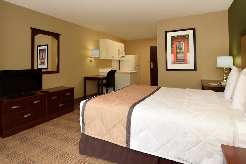غرفة عصرية بسرير كوين بمطبخ للمدخنين لذوي الإعاقة، Studio 6 Suites Seattle Kent WA 5/8