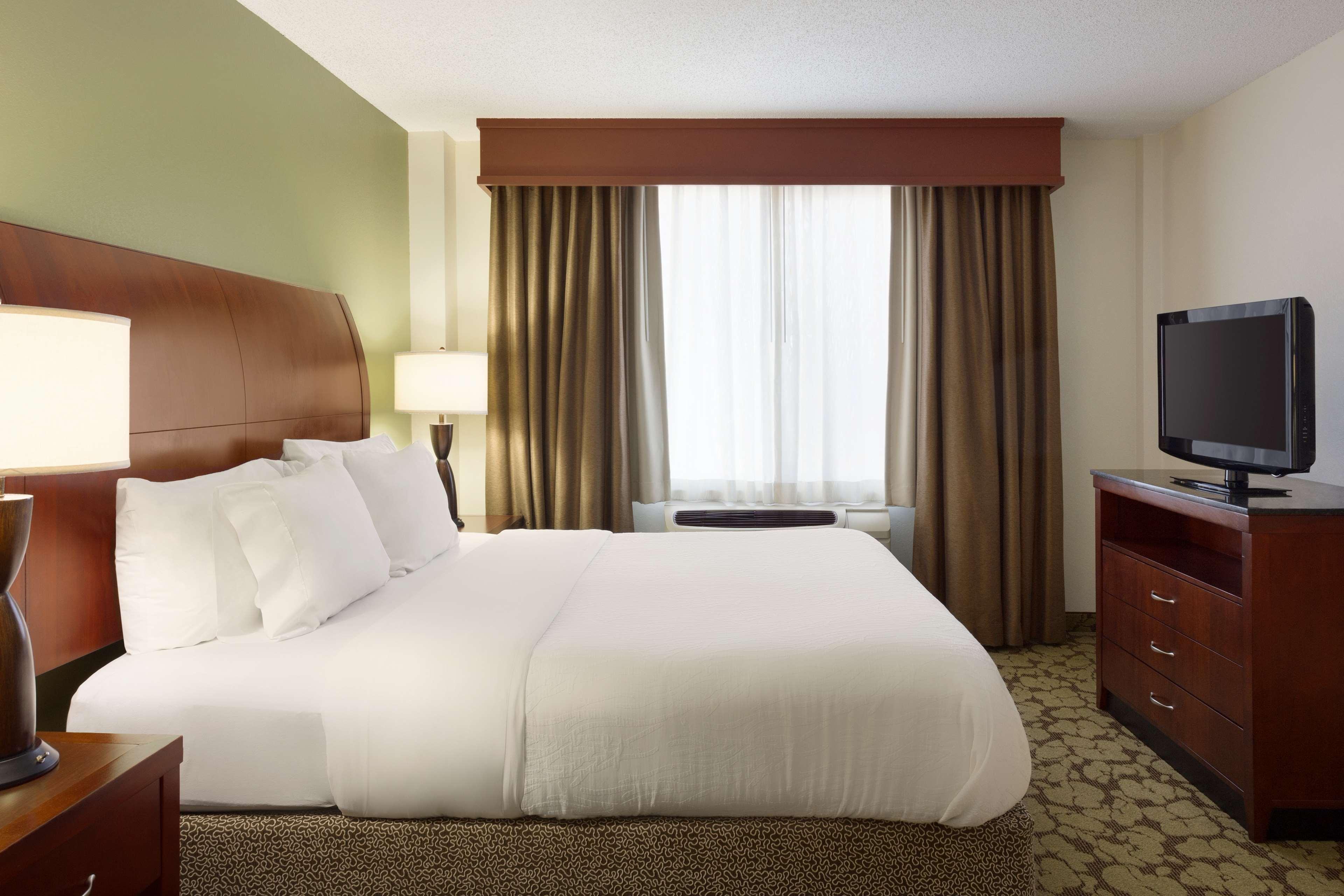 جناح جونيور بسرير كينج لذوي الإعاقة