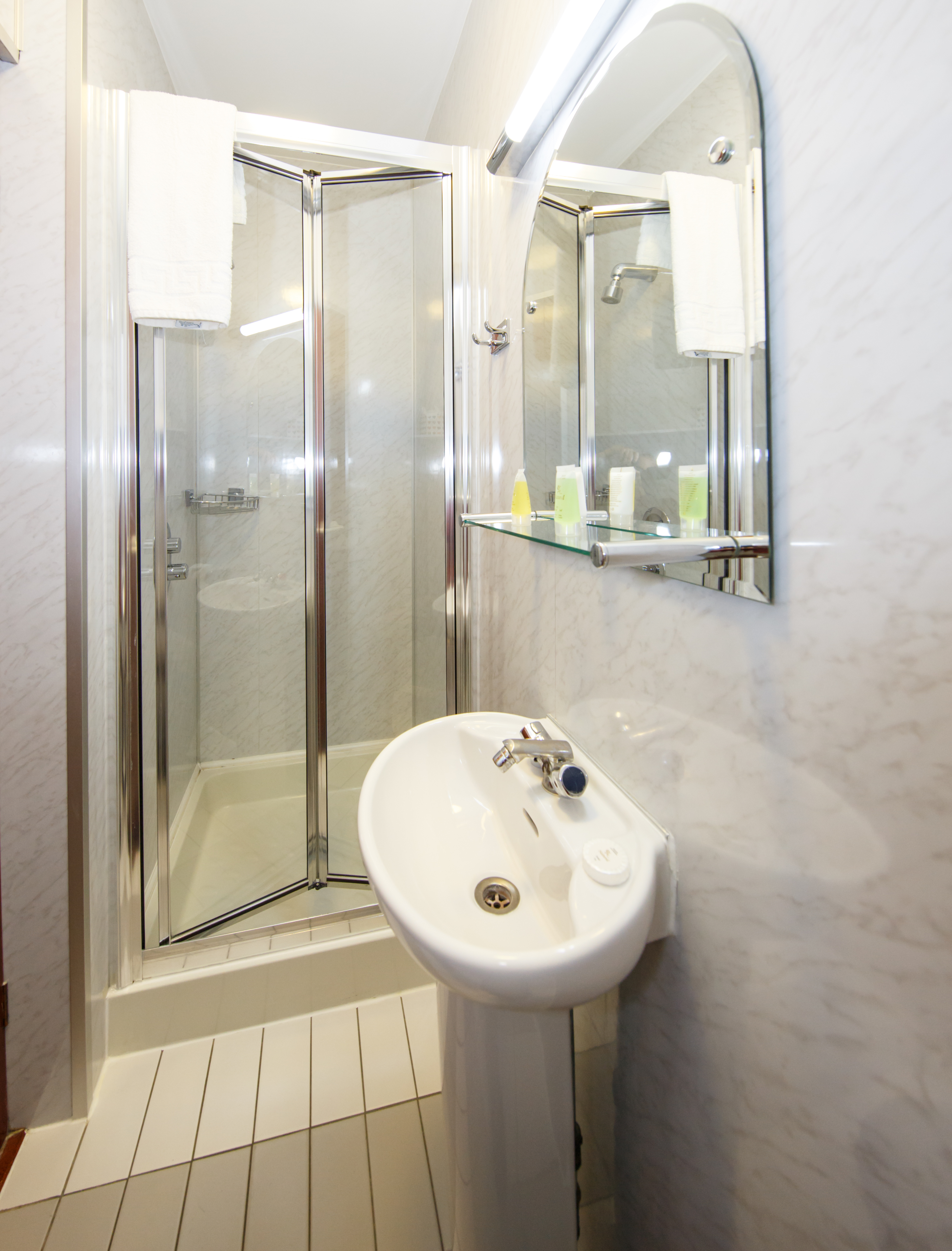 غرفة قياسية بسرير مزدوج، Regency House 3/3