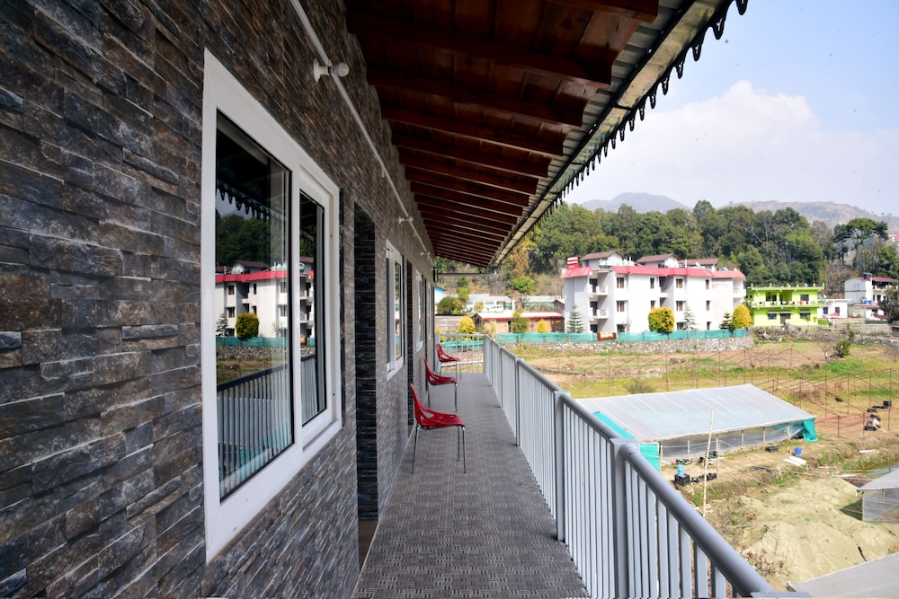 Damyanti Residency Hotel 6/50