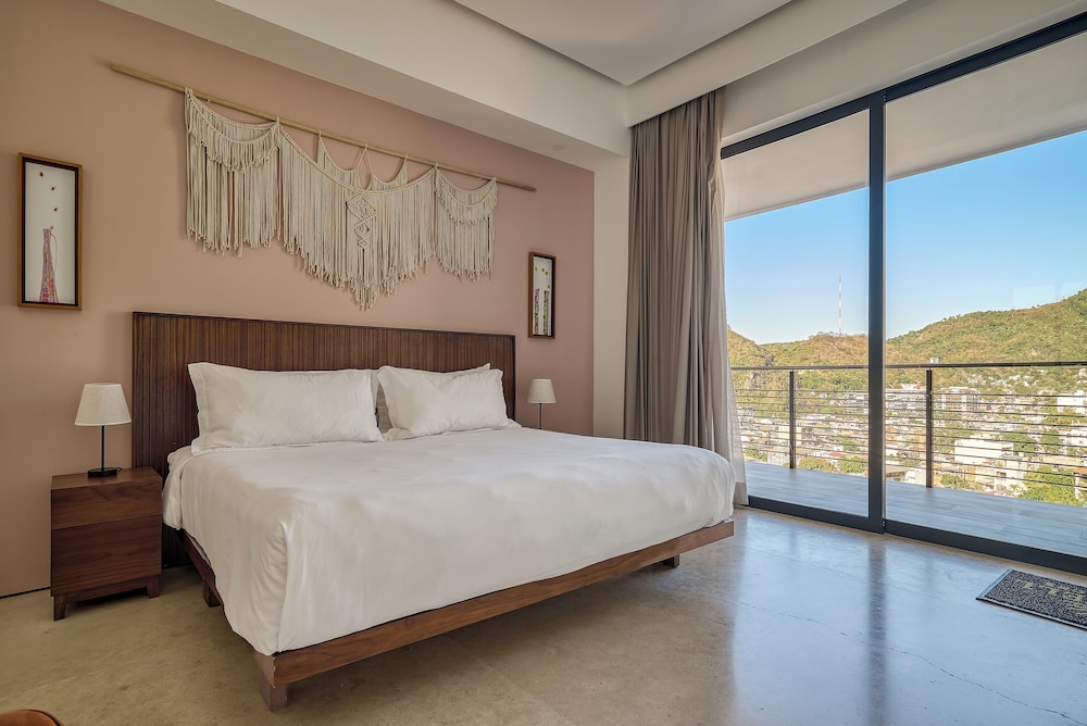 APARTMENT, PARTIAL OCEAN VIEW, TERRACE