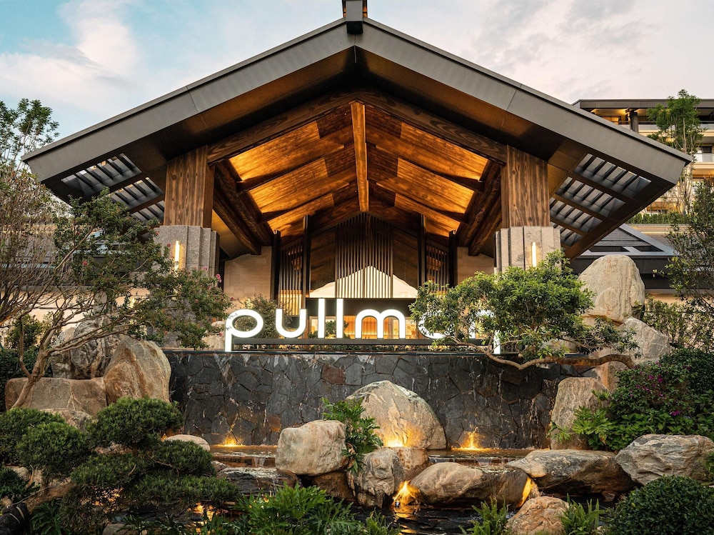 Pullman Yuxi Falcon 3/48