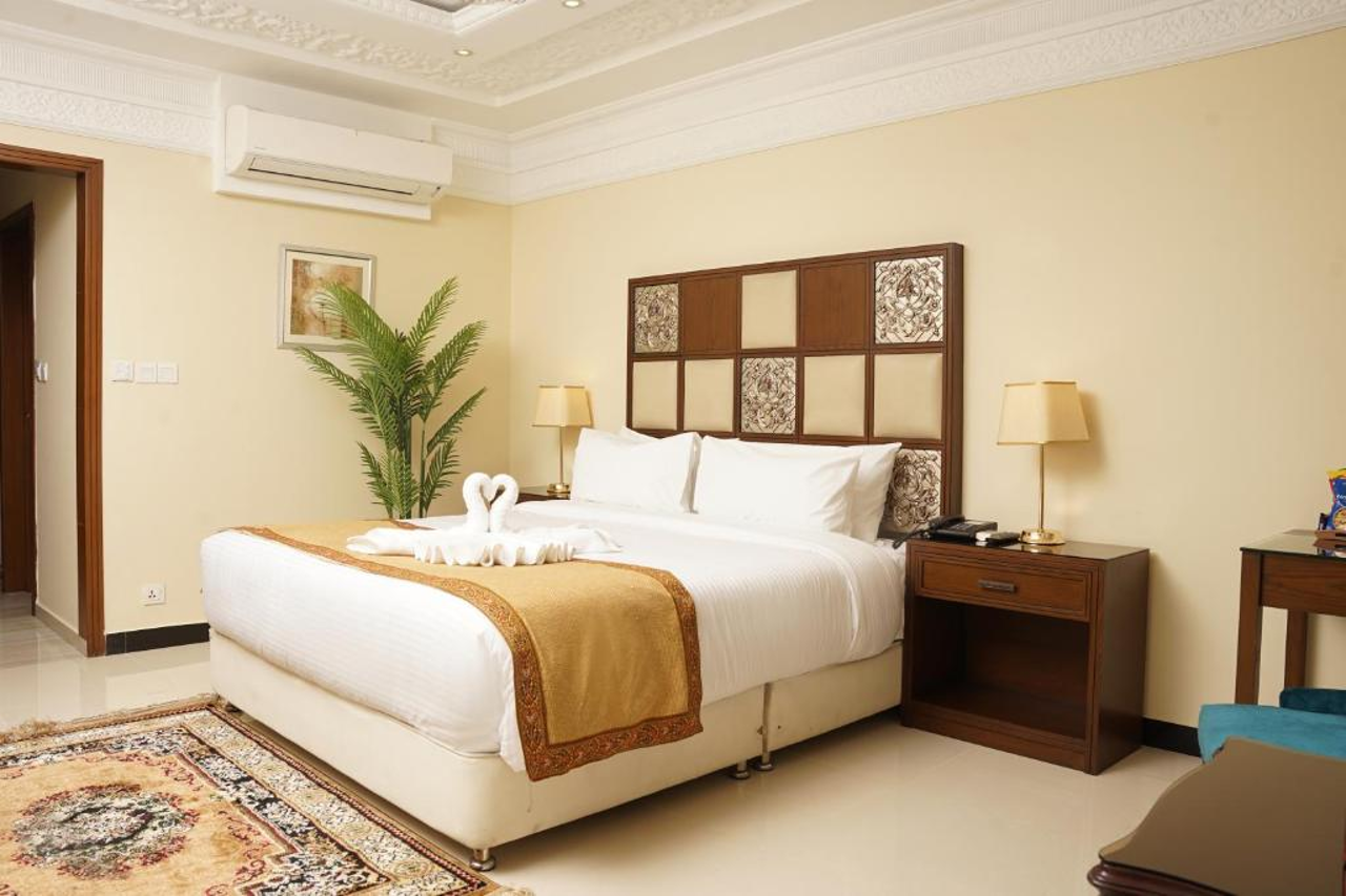 FALETTIS GRAND GUJRANWALA 14/26