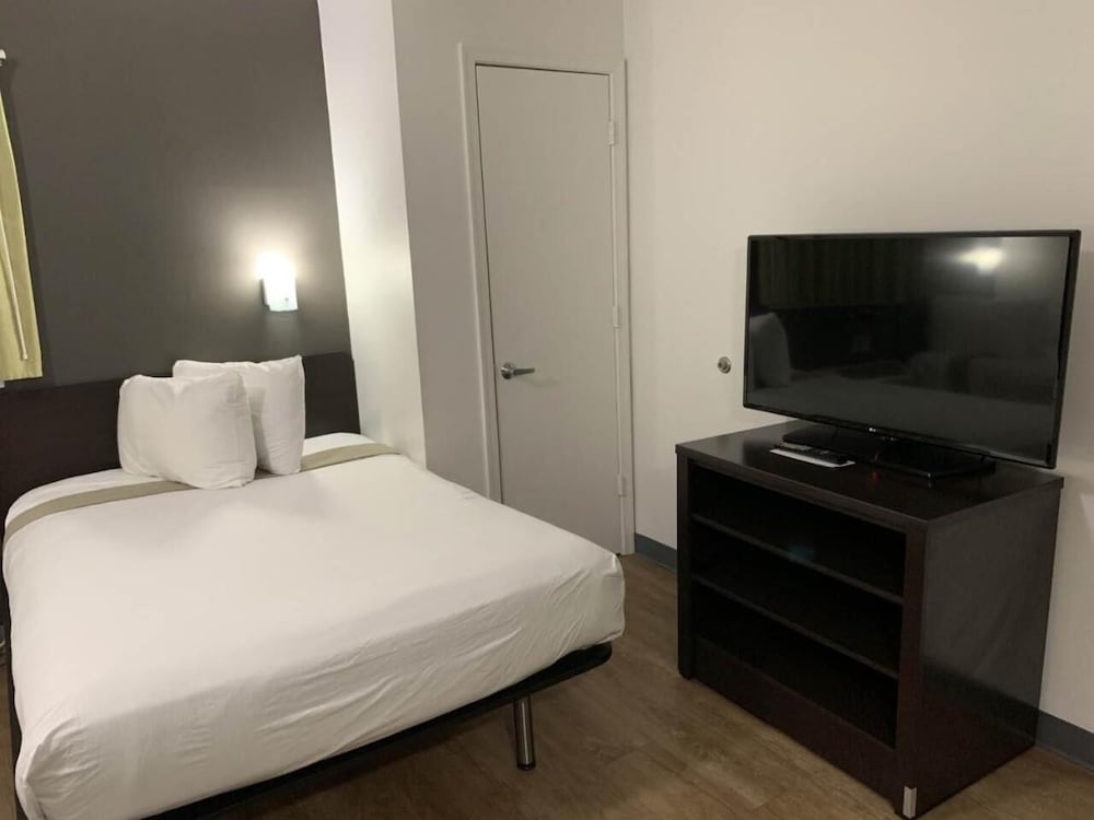 Studio 6 Extended Stay - Hampton, VA - Langley AFB Area 10/35