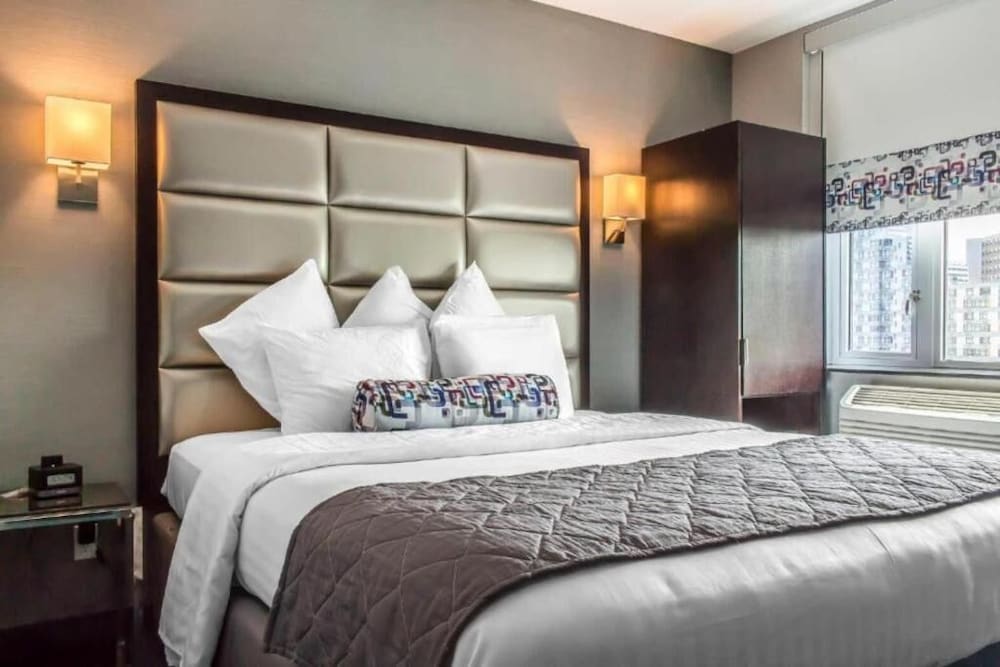 Umbrella Hotel 12/21