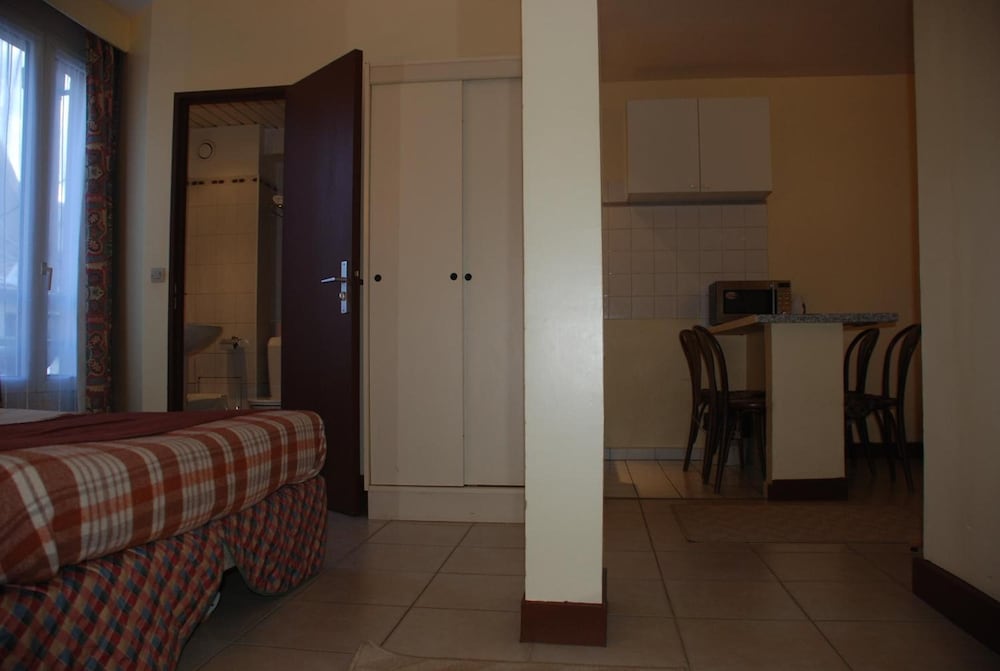 RESIDENCE DE LA TOUR 28/53