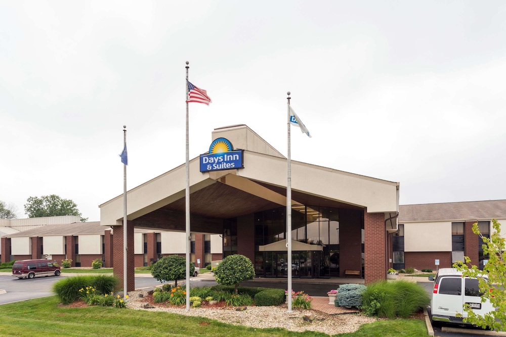 Days Inn & Suites By Wyndham Northwest Indianapolis 1/40