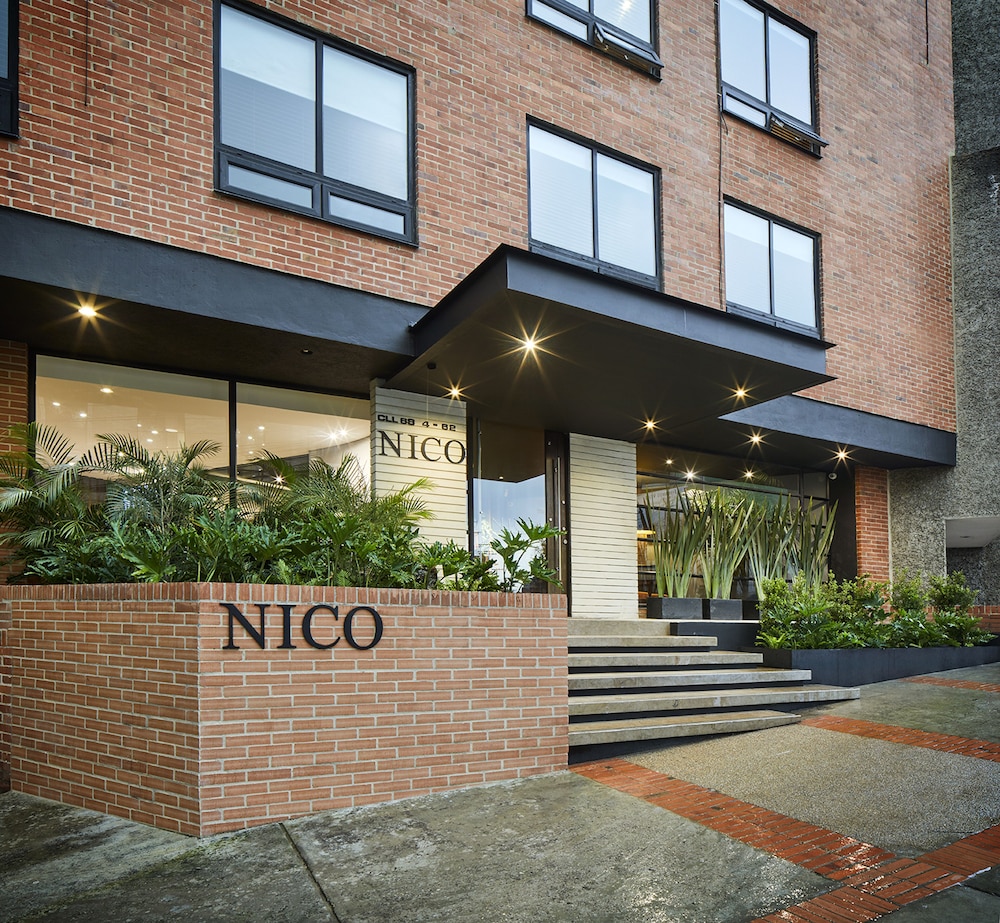 Nico Apartasuites 2/50