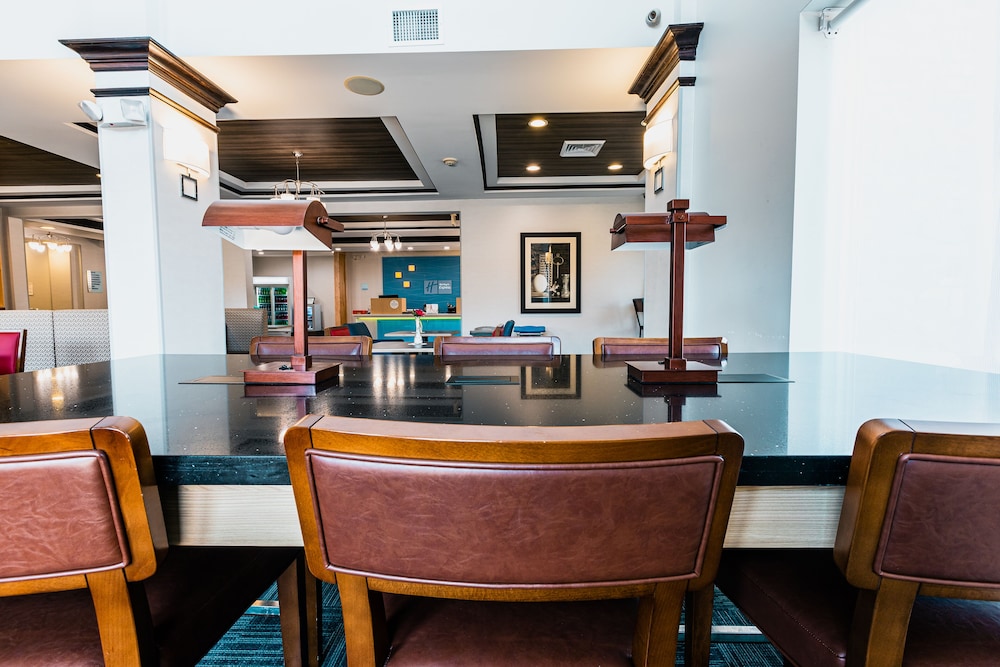 Holiday Inn Express Hotel & Suites Hamburg 44/47