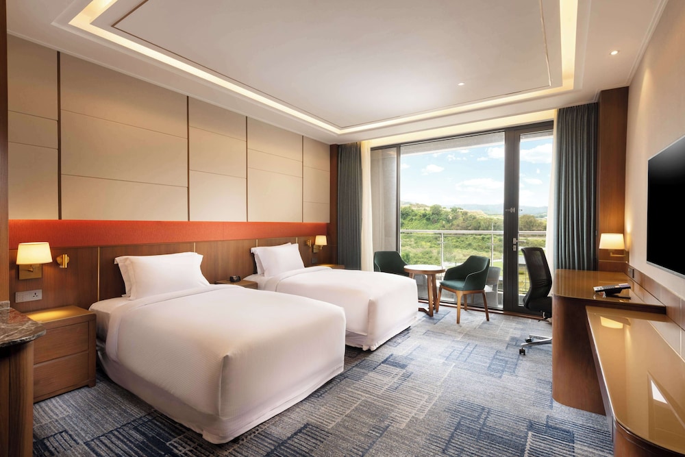 CONNECTING, FAMILY, SUITE