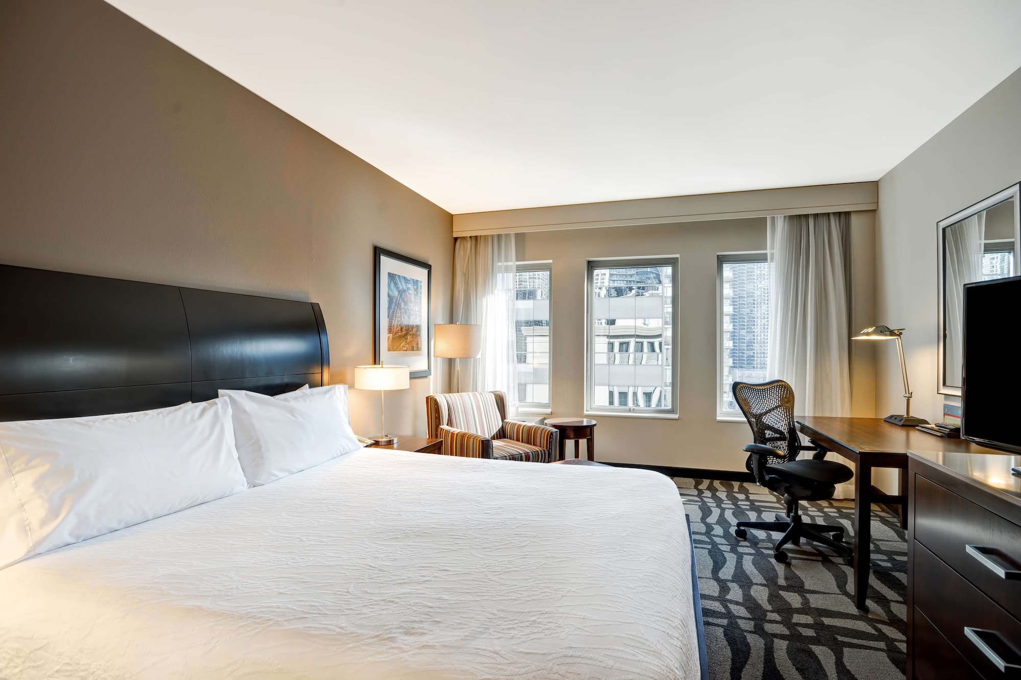 JUNIOR SUITE, KING BED, ACCESSIBLE