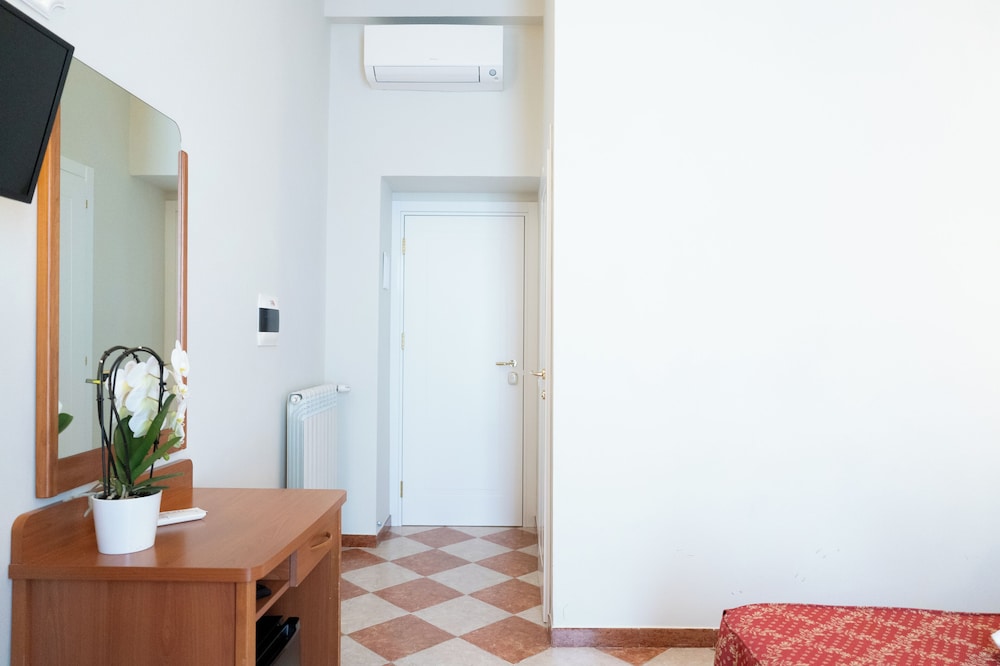Hotel Romantica 41/60