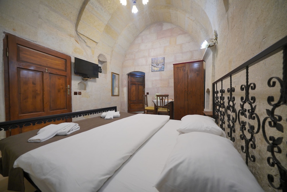 CITY, DOUBLE BED
