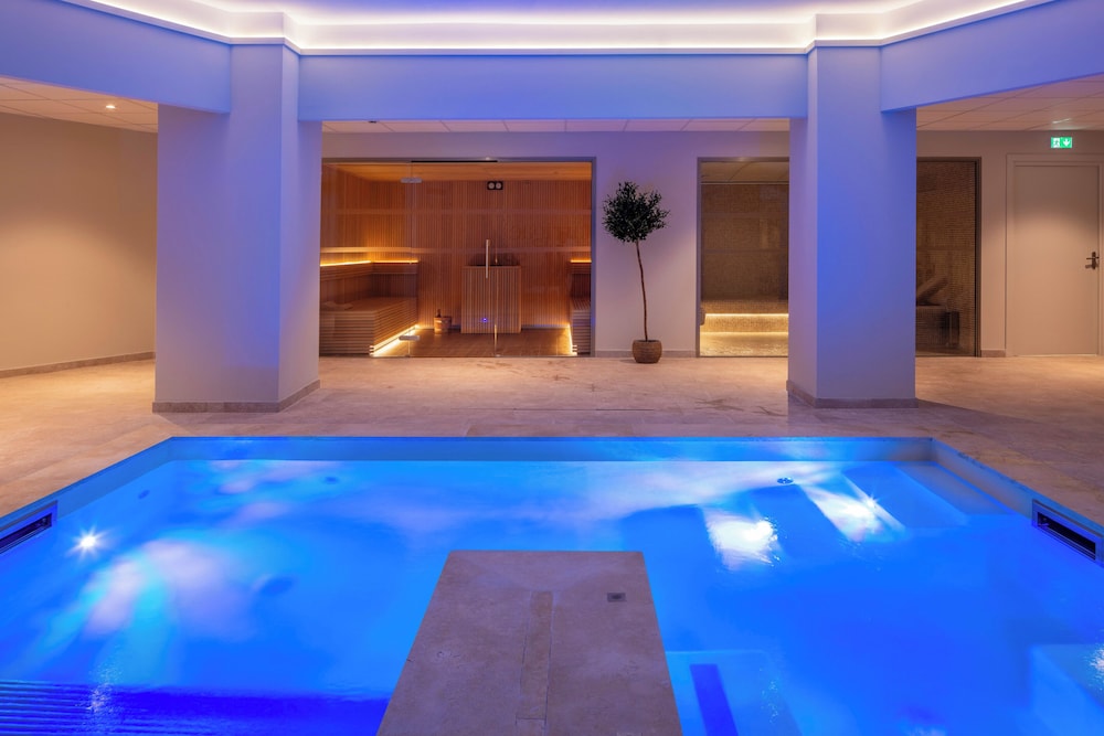 swimming pool spa
