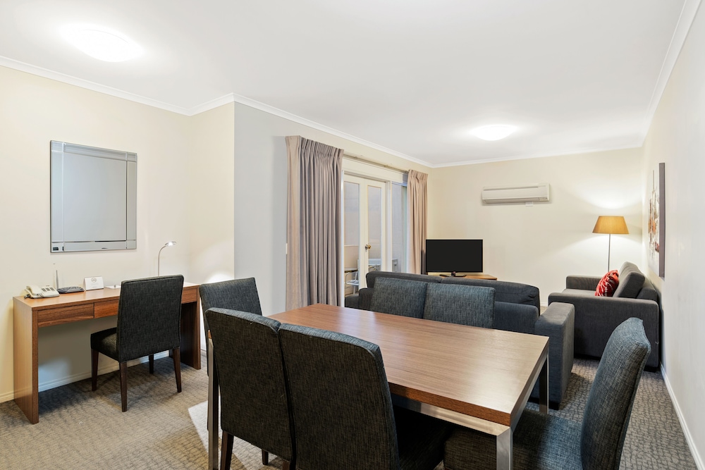 MainStay Suites Kew 39/60