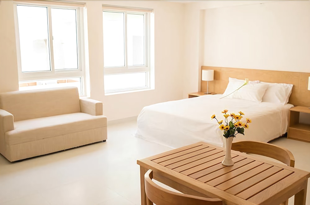 Edenpark Apartment & Hotel Service 12/15