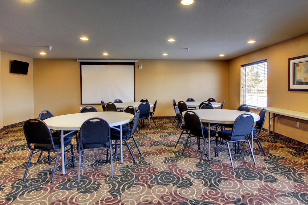 Stanton Inn And Suites 44/52