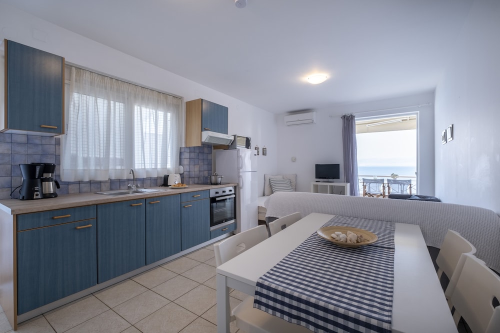 MELI APARTMENTS & VILLAS 13/50