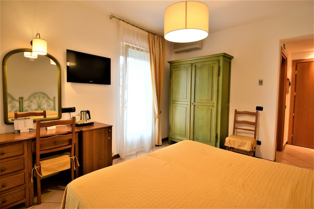 Hotel Bisesti 13/50
