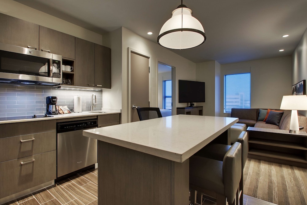 Hyatt House Oak Brook 53/64