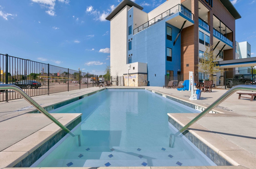 The Elm, a Ramada by Wyndham 42/65