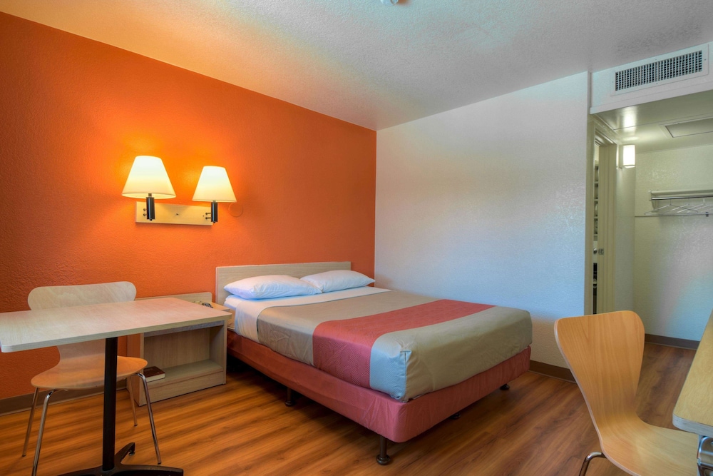 Motel6 Jurupa Valley, CA - Riverside West 26/44