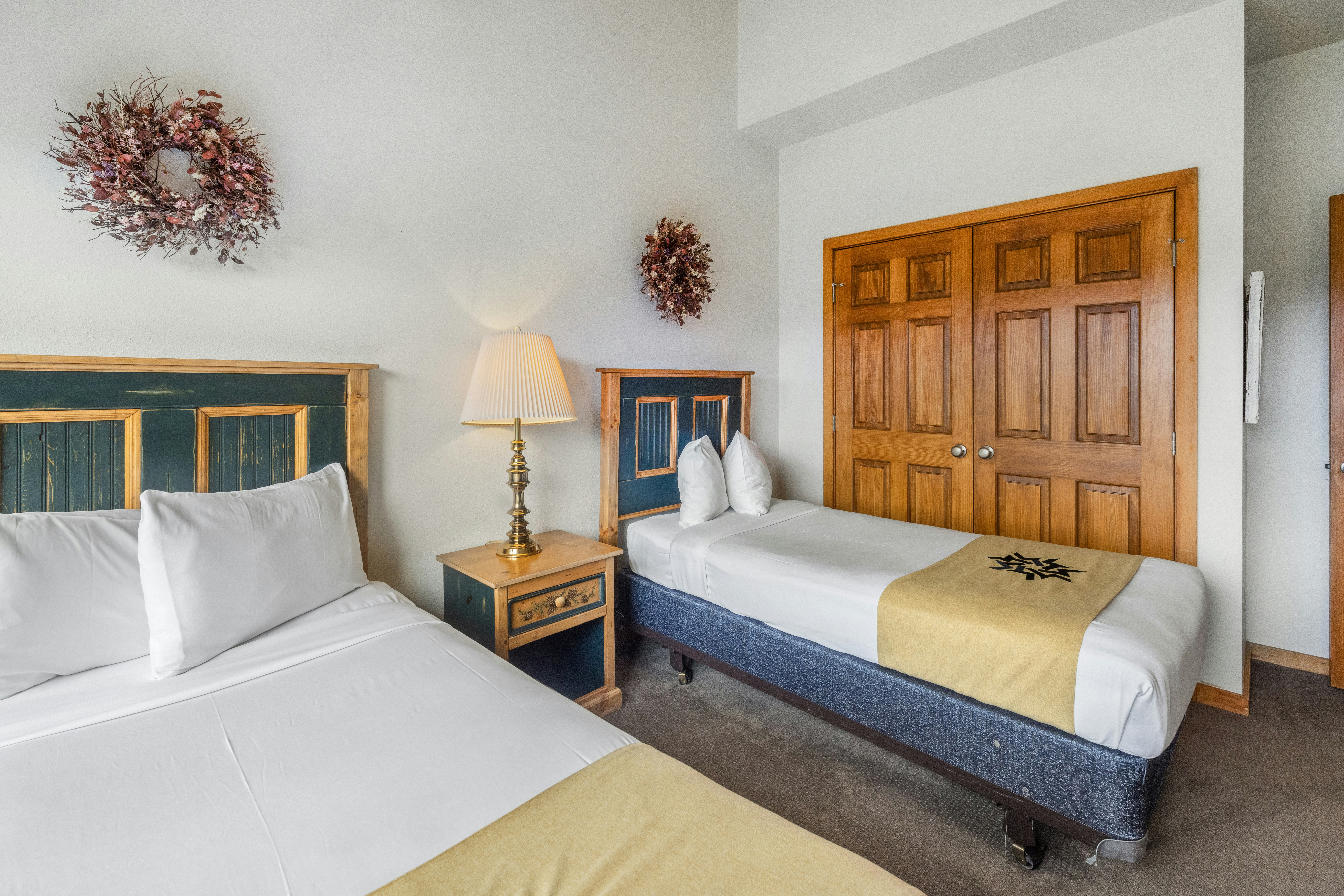 3 Bedrooms, Condominium