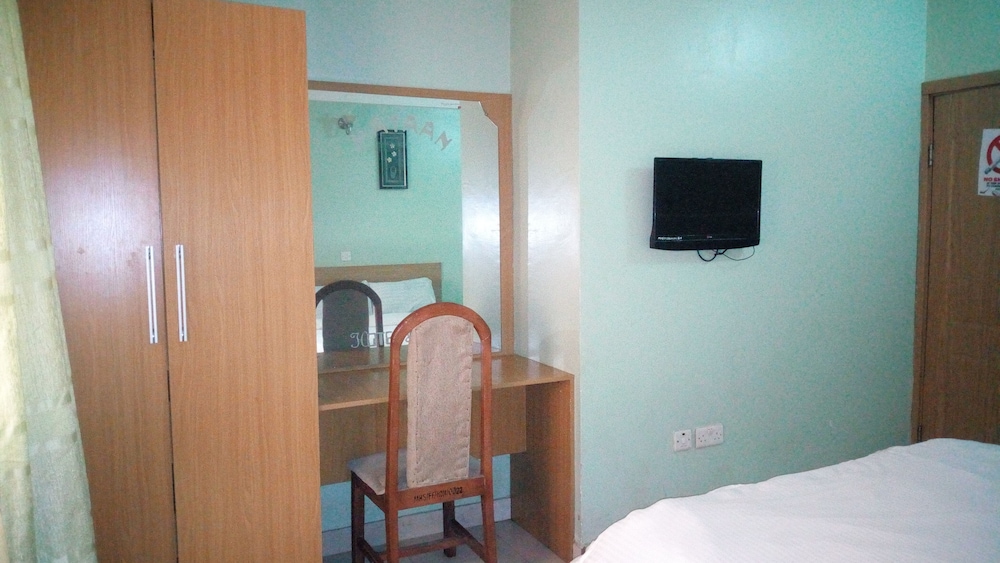 Mataan Hotel Suites 7/20