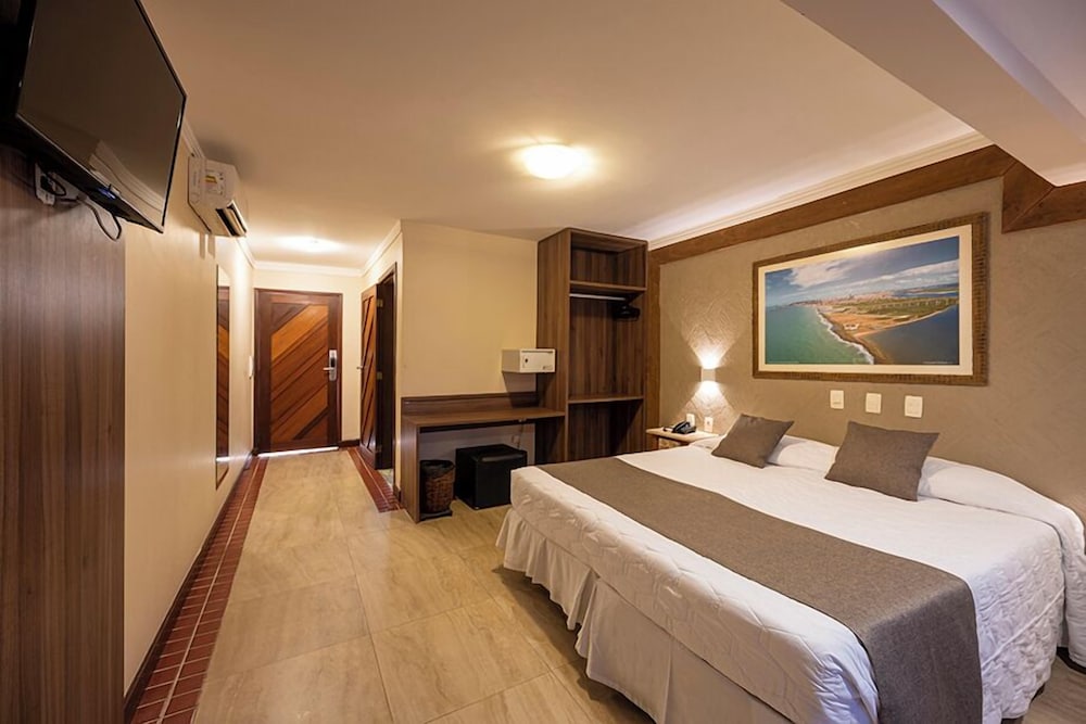 DELUXE, TWIN BEDS, PARTIAL SEA VIEW